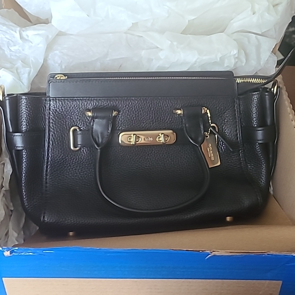 NWT - Coach black leather swagger 87295